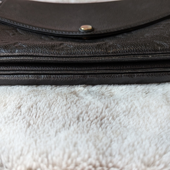 SOLD💥 Authentic!! Louis Vuitton Twice Empreinte cross body - box and dust bag - Picture 4 of 15